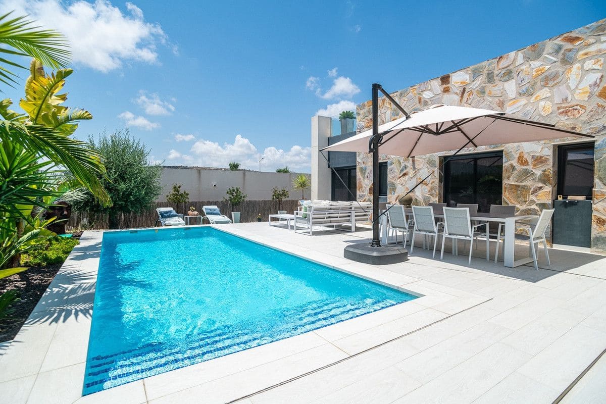 3 bedroom Villa for sale in Algorfa with pool - € 590,000 (Ref: 10017836)