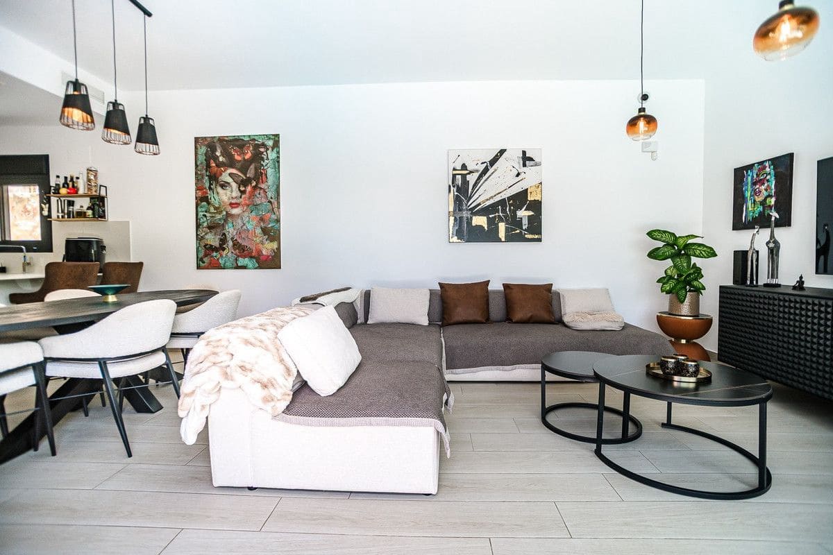 3 bedroom Villa for sale in Algorfa with pool - € 590,000 (Ref: 10017836)