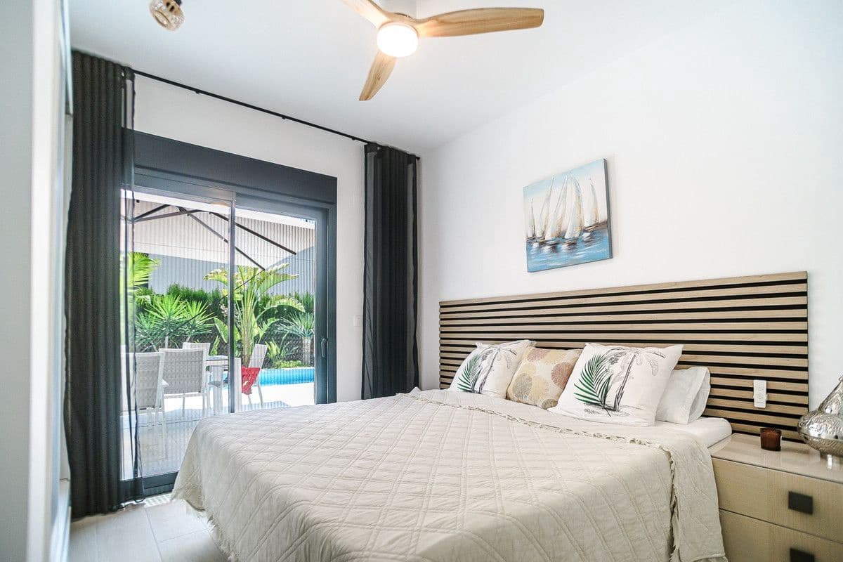 3 bedroom Villa for sale in Algorfa with pool - € 590,000 (Ref: 10017836)