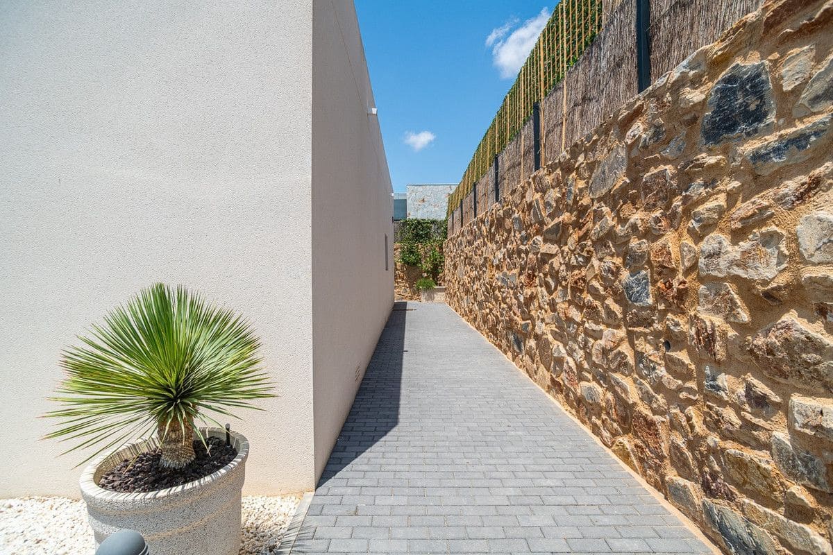 3 bedroom Villa for sale in Algorfa with pool - € 590,000 (Ref: 10017836)