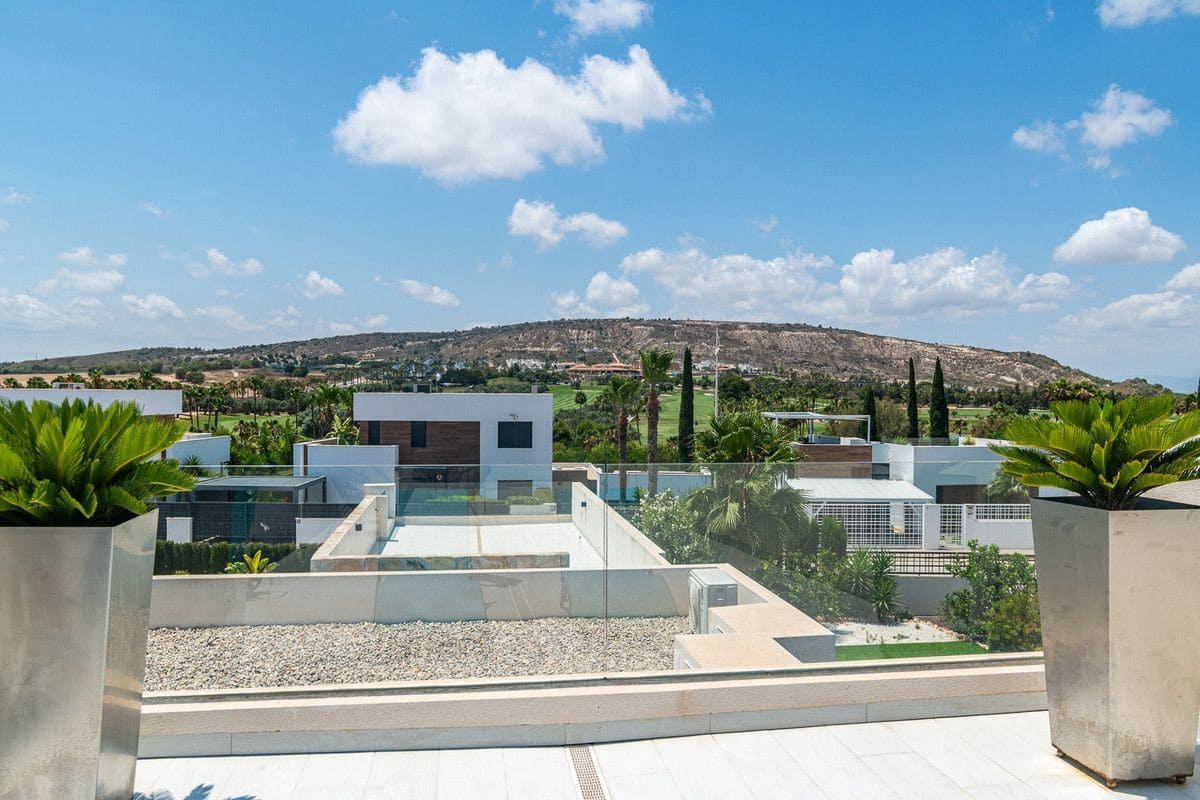 3 bedroom Villa for sale in Algorfa with pool - € 590,000 (Ref: 10017836)