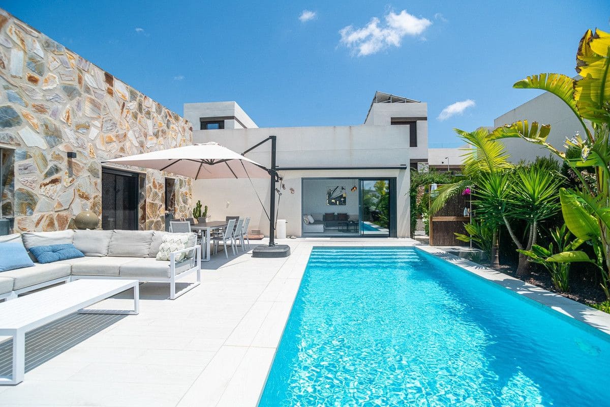 3 bedroom Villa for sale in Algorfa with pool - € 590,000 (Ref: 10017836)