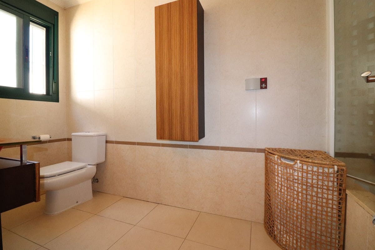 4 bedroom Villa for sale in Rojales with pool - € 470,000 (Ref: 10017842)