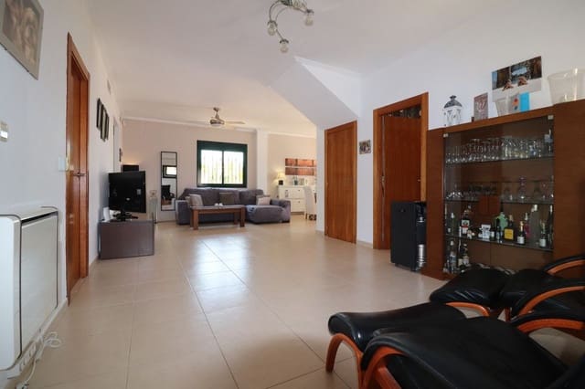 4 bedroom Villa for sale in Rojales with pool - € 470,000 (Ref: 10017842)