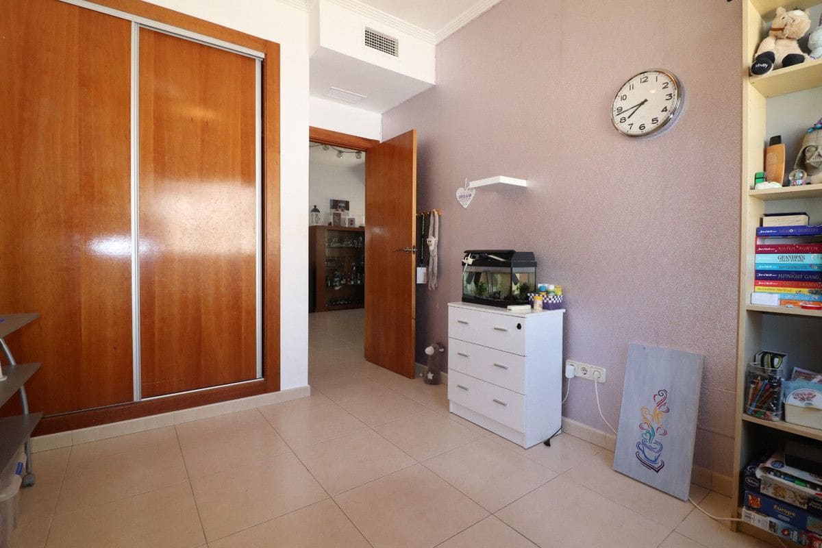 4 bedroom Villa for sale in Rojales with pool - € 470,000 (Ref: 10017842)