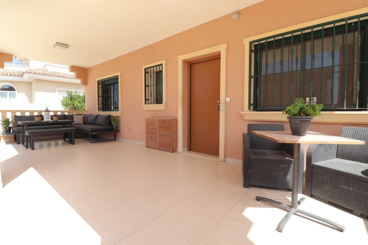 4 bedroom Villa for sale in Rojales with pool - € 470,000 (Ref: 10017842)