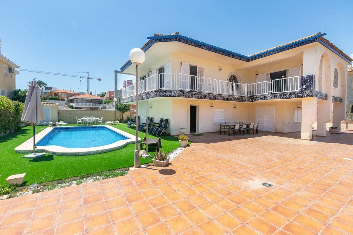 5 sovrum Villa till salu i Torrevieja - 1 295 000 € (Ref: 10017844)