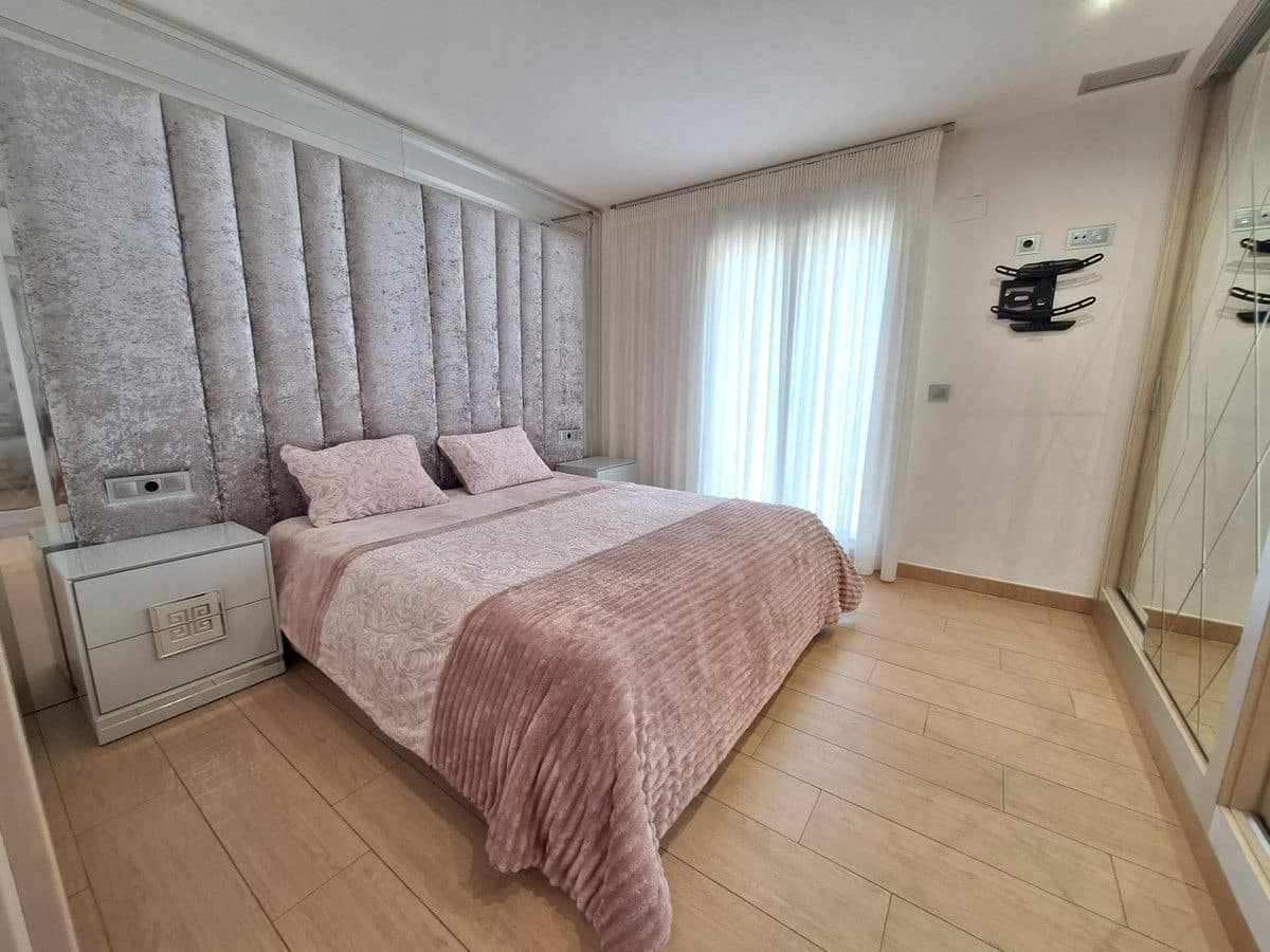 2 sypialnia Willa na sprzedaż w Torrevieja - 850 000 € (Ref: 10017845)
