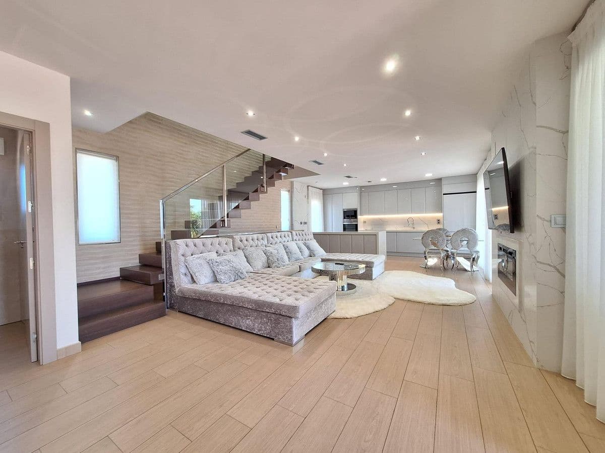 2 sypialnia Willa na sprzedaż w Torrevieja - 850 000 € (Ref: 10017845)