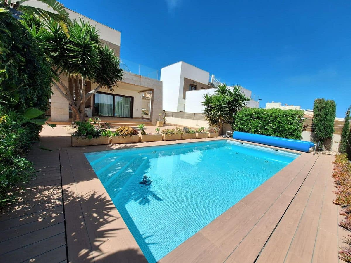 2 sypialnia Willa na sprzedaż w Torrevieja - 850 000 € (Ref: 10017845)