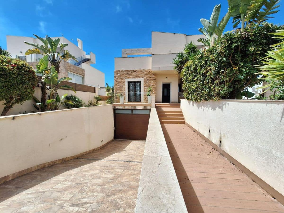 2 sypialnia Willa na sprzedaż w Torrevieja - 850 000 € (Ref: 10017845)