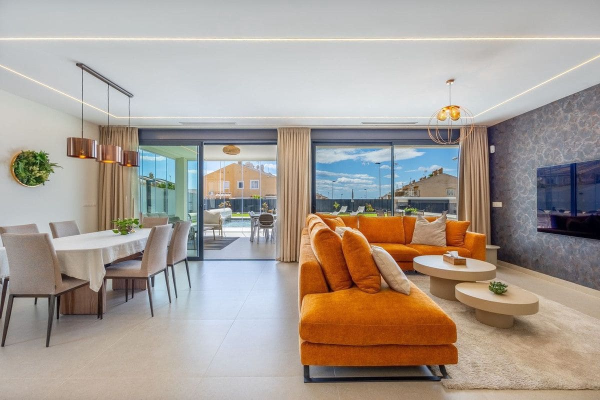 4 sovrum Villa till salu i Torrevieja - 1 675 000 € (Ref: 10017847)