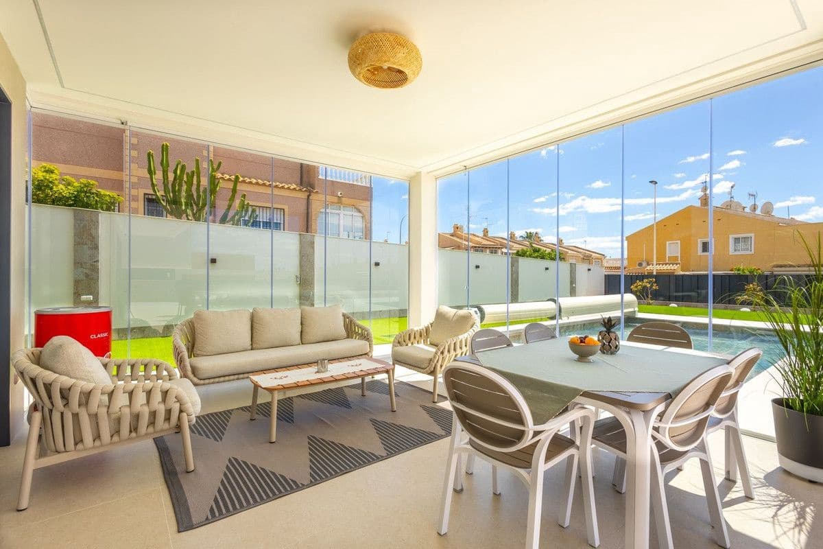 4 sovrum Villa till salu i Torrevieja - 1 675 000 € (Ref: 10017847)