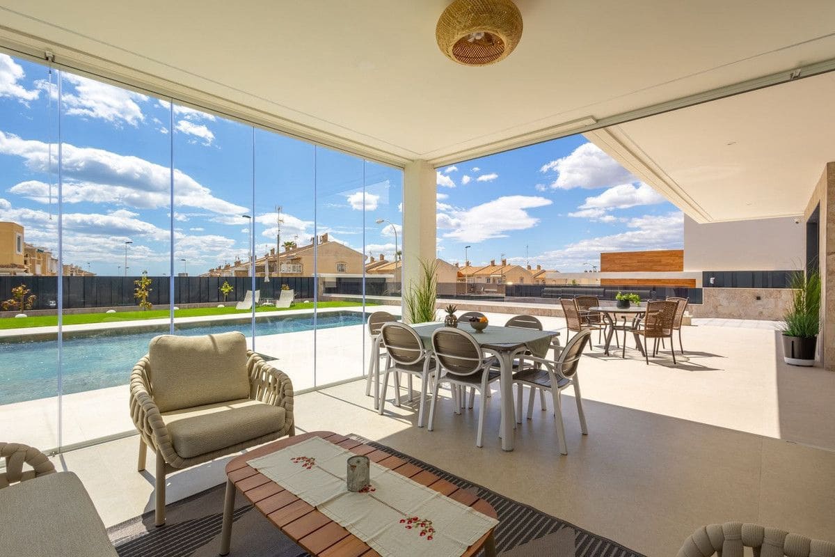 4 sovrum Villa till salu i Torrevieja - 1 675 000 € (Ref: 10017847)