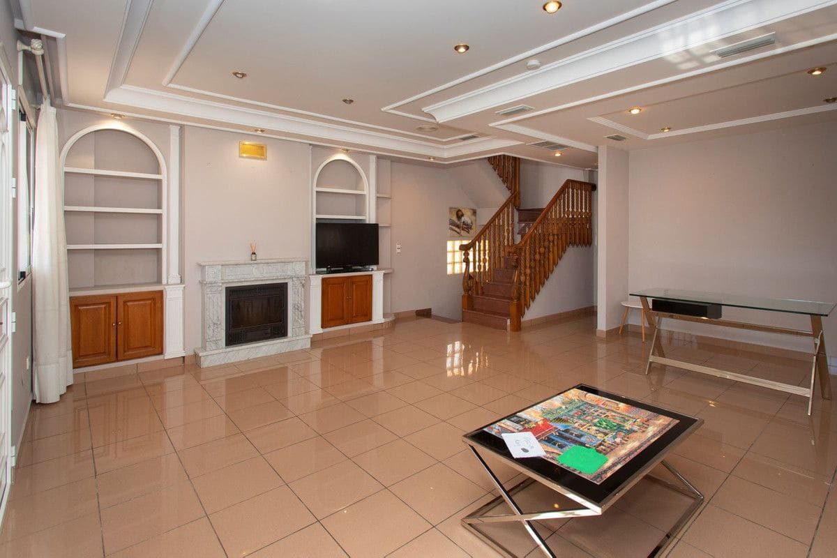 4 bedroom Villa for sale in Torrevieja - € 549,000 (Ref: 10017850)