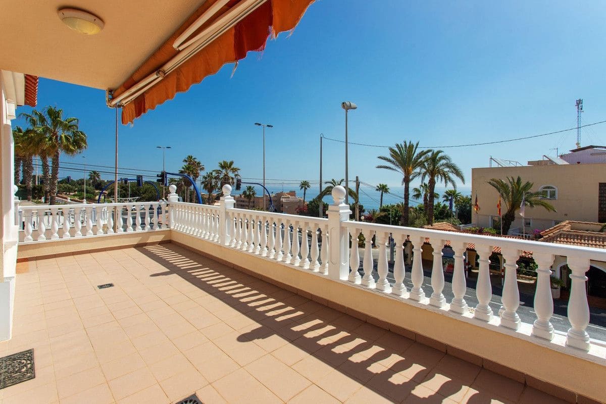 4 bedroom Villa for sale in Torrevieja - € 549,000 (Ref: 10017850)