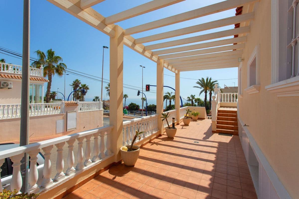 4 bedroom Villa for sale in Torrevieja - € 549,000 (Ref: 10017850)