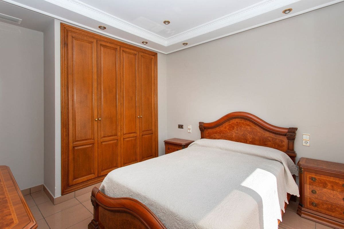 4 bedroom Villa for sale in Torrevieja - € 549,000 (Ref: 10017850)