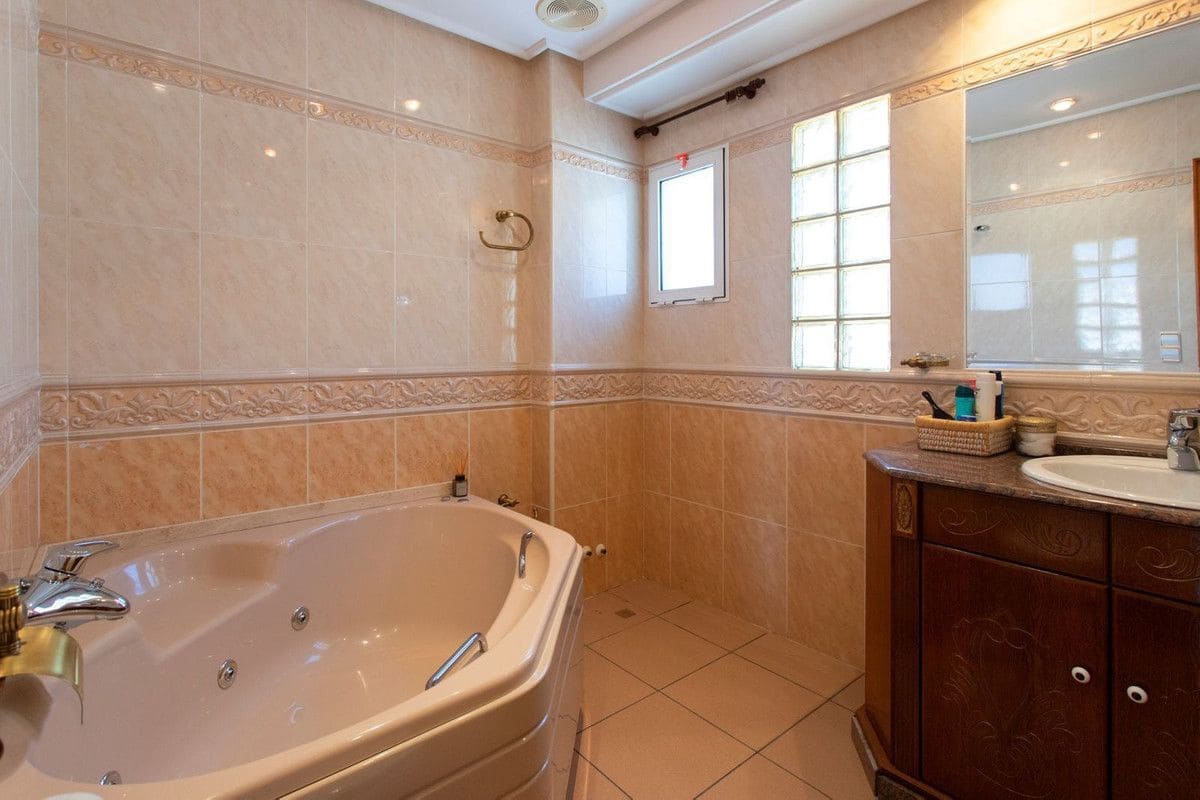 4 bedroom Villa for sale in Torrevieja - € 549,000 (Ref: 10017850)