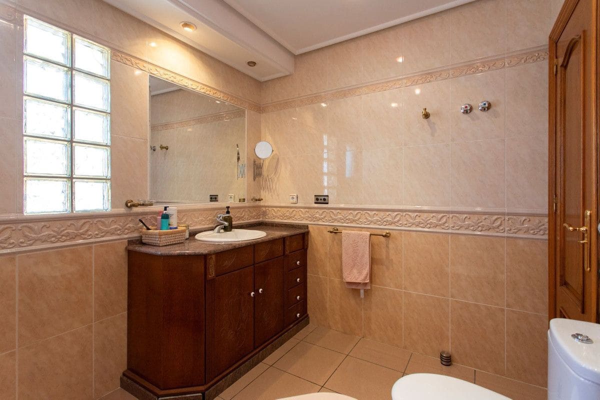 4 bedroom Villa for sale in Torrevieja - € 549,000 (Ref: 10017850)