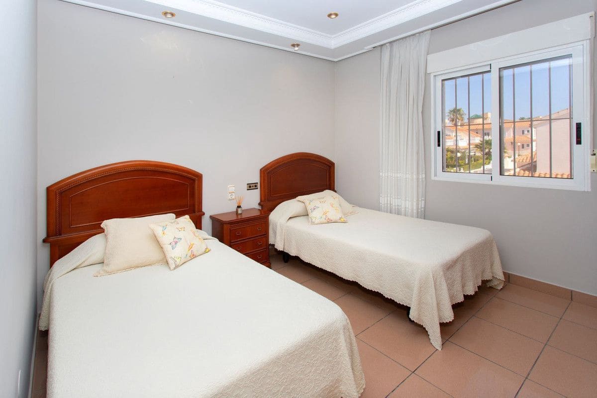 4 bedroom Villa for sale in Torrevieja - € 549,000 (Ref: 10017850)