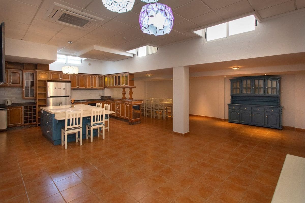 4 bedroom Villa for sale in Torrevieja - € 549,000 (Ref: 10017850)