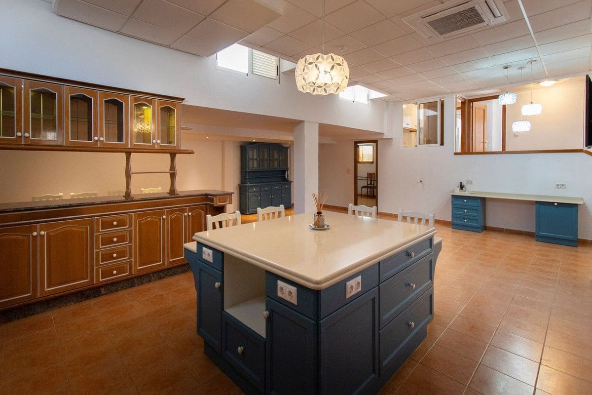 4 bedroom Villa for sale in Torrevieja - € 549,000 (Ref: 10017850)