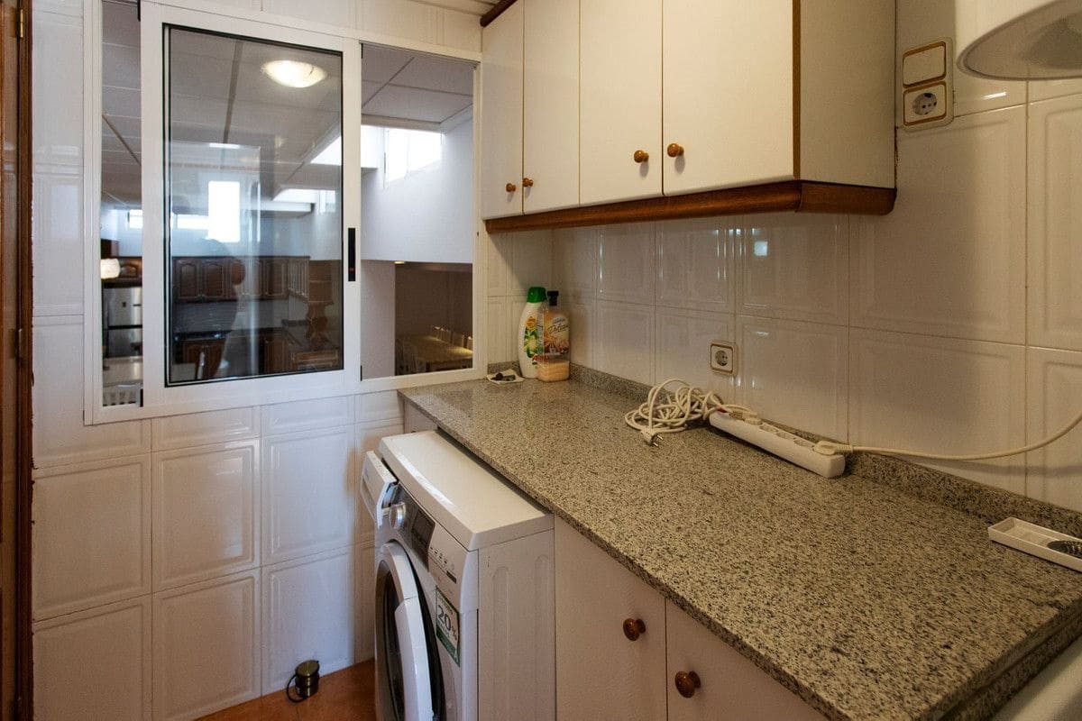 4 bedroom Villa for sale in Torrevieja - € 549,000 (Ref: 10017850)