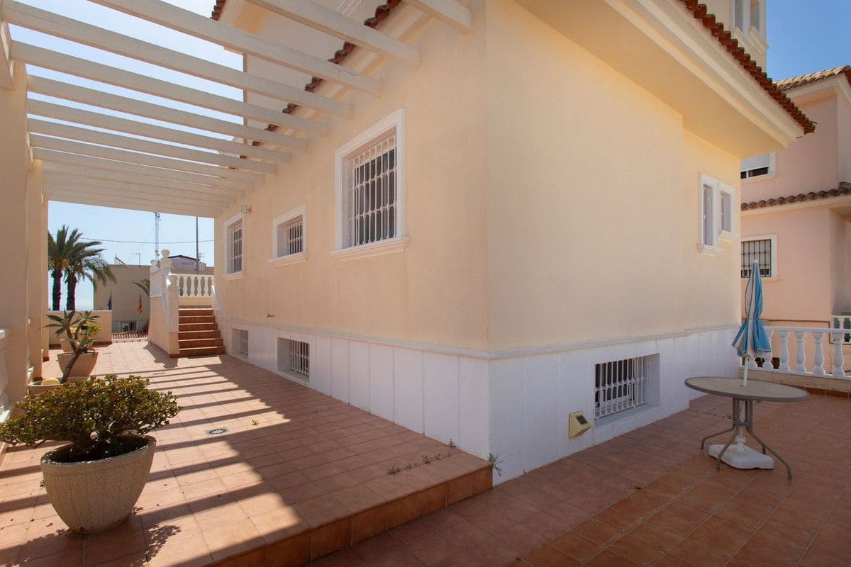 4 bedroom Villa for sale in Torrevieja - € 549,000 (Ref: 10017850)