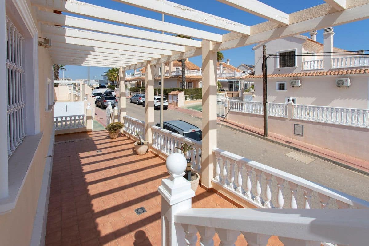 4 bedroom Villa for sale in Torrevieja - € 549,000 (Ref: 10017850)