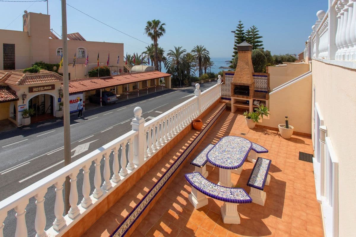 4 bedroom Villa for sale in Torrevieja - € 549,000 (Ref: 10017850)