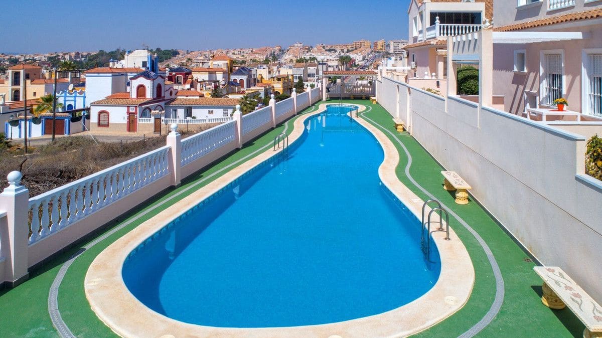 4 bedroom Villa for sale in Torrevieja - € 549,000 (Ref: 10017850)