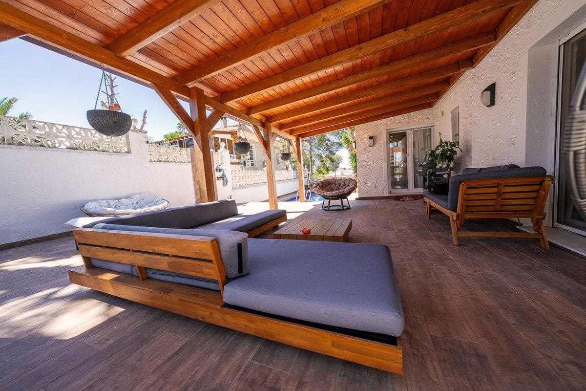 5 Zimmer Villa zu verkaufen in Pilar de la Horadada - 475.000 € (Ref: 10017853)