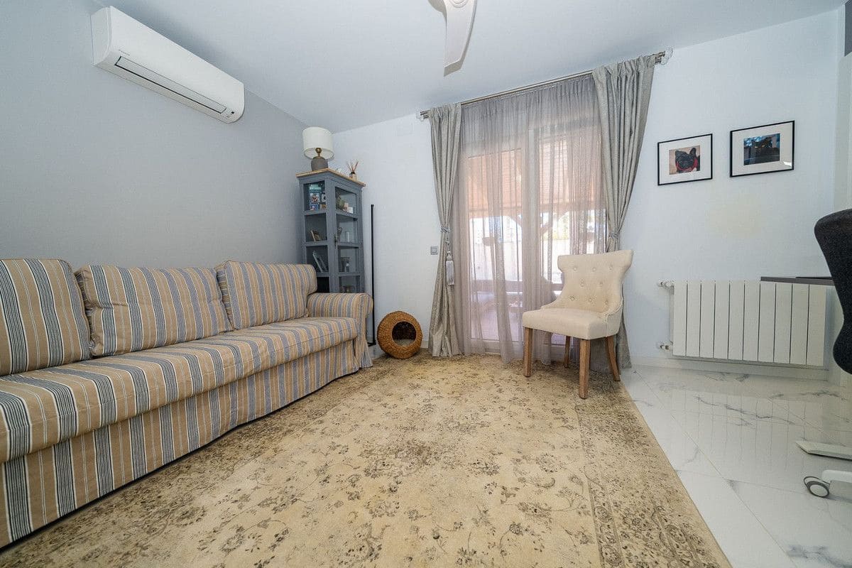 5 Zimmer Villa zu verkaufen in Pilar de la Horadada - 475.000 € (Ref: 10017853)