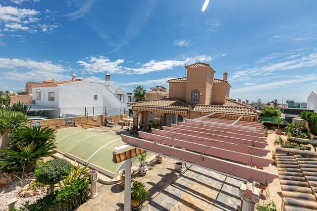 4 bedroom Villa for sale in Torrevieja - € 560,000 (Ref: 10017854)