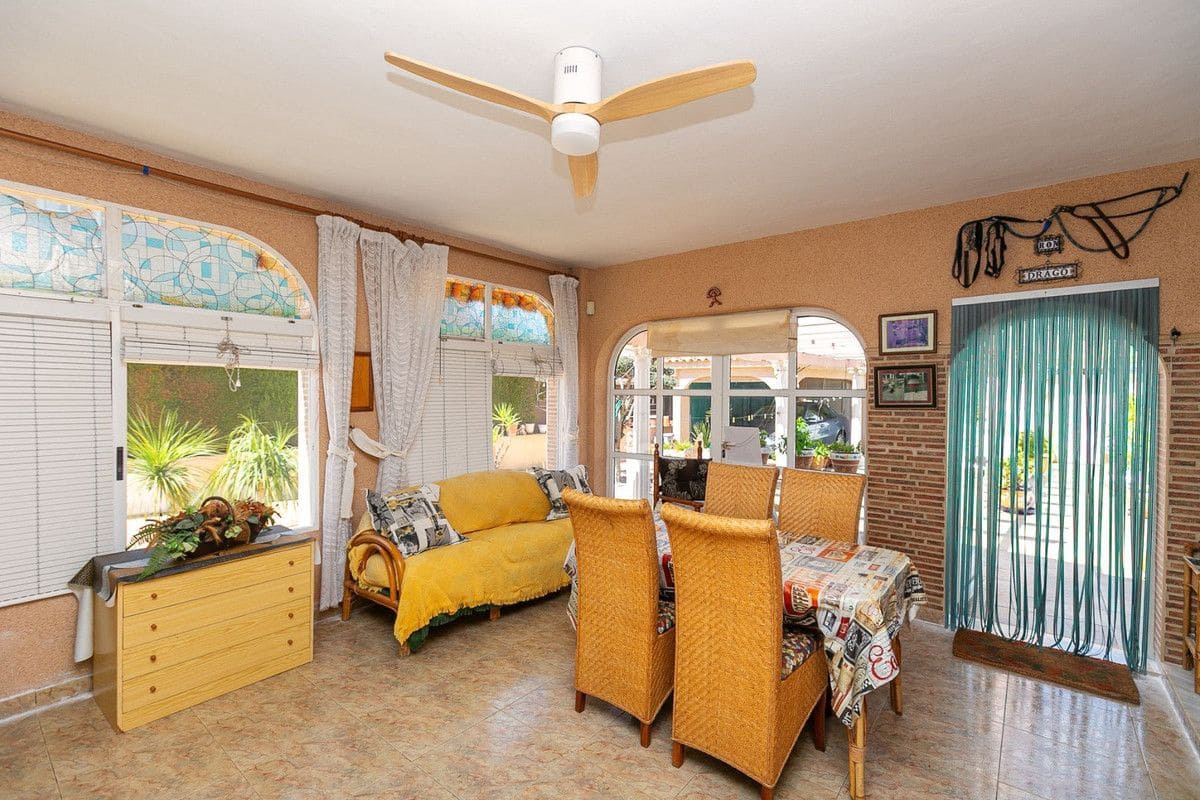 4 bedroom Villa for sale in Torrevieja - € 560,000 (Ref: 10017854)