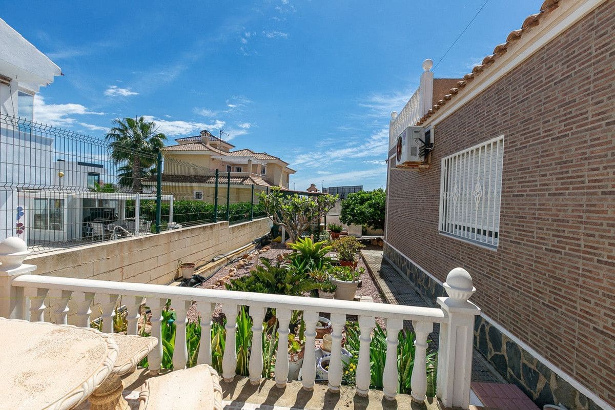 4 bedroom Villa for sale in Torrevieja - € 560,000 (Ref: 10017854)