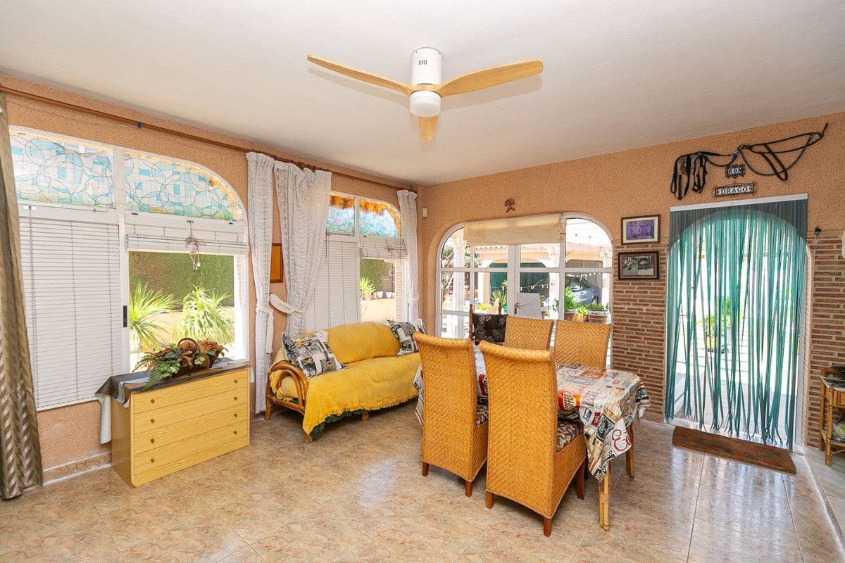 4 bedroom Villa for sale in Torrevieja - € 560,000 (Ref: 10017854)