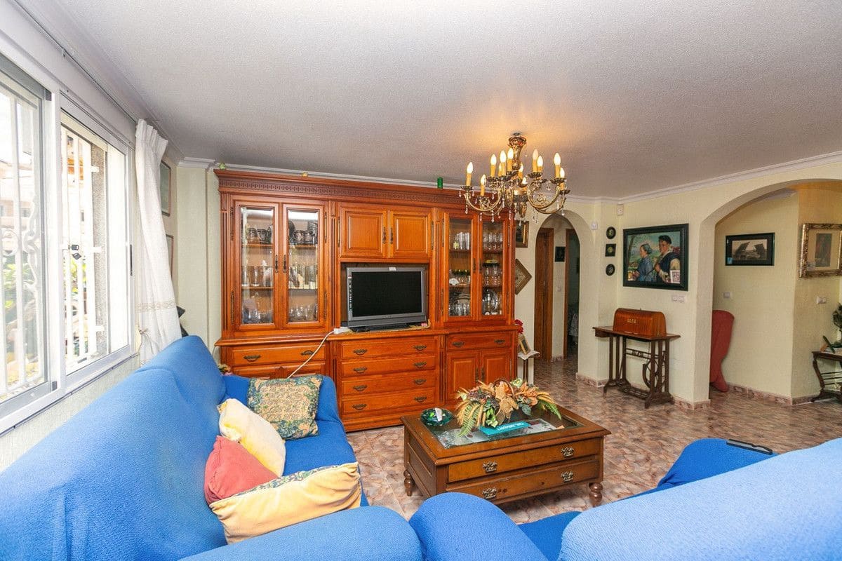 4 bedroom Villa for sale in Torrevieja - € 560,000 (Ref: 10017854)