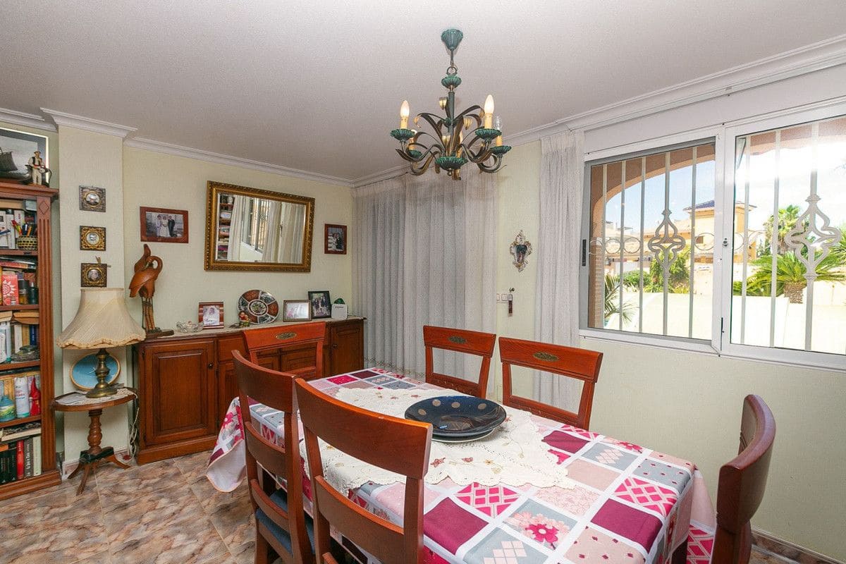 4 bedroom Villa for sale in Torrevieja - € 560,000 (Ref: 10017854)