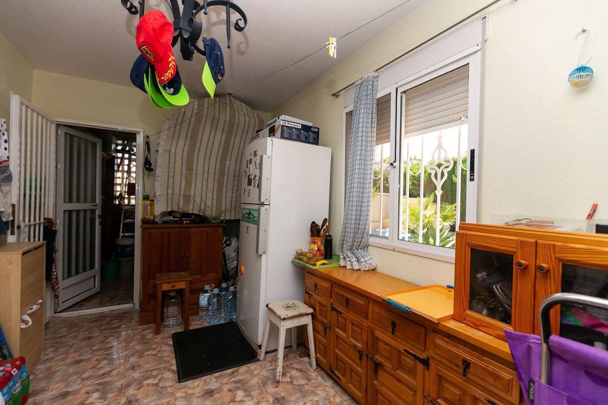 4 bedroom Villa for sale in Torrevieja - € 560,000 (Ref: 10017854)