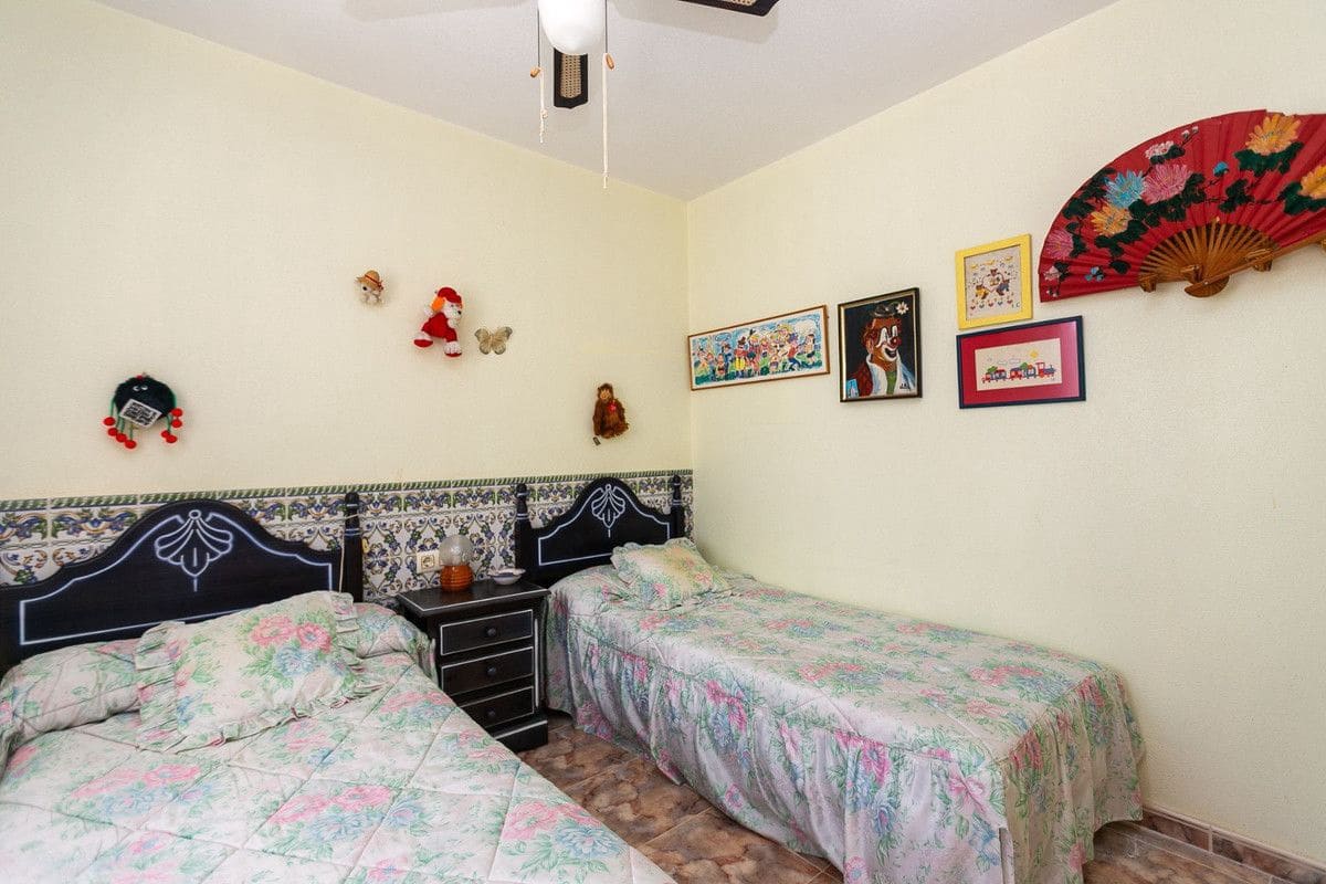 4 bedroom Villa for sale in Torrevieja - € 560,000 (Ref: 10017854)