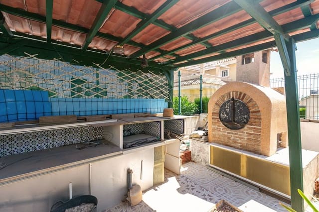 4 bedroom Villa for sale in Torrevieja - € 560,000 (Ref: 10017854)