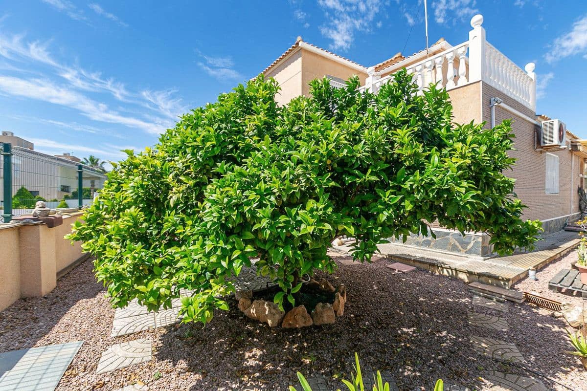4 bedroom Villa for sale in Torrevieja - € 560,000 (Ref: 10017854)