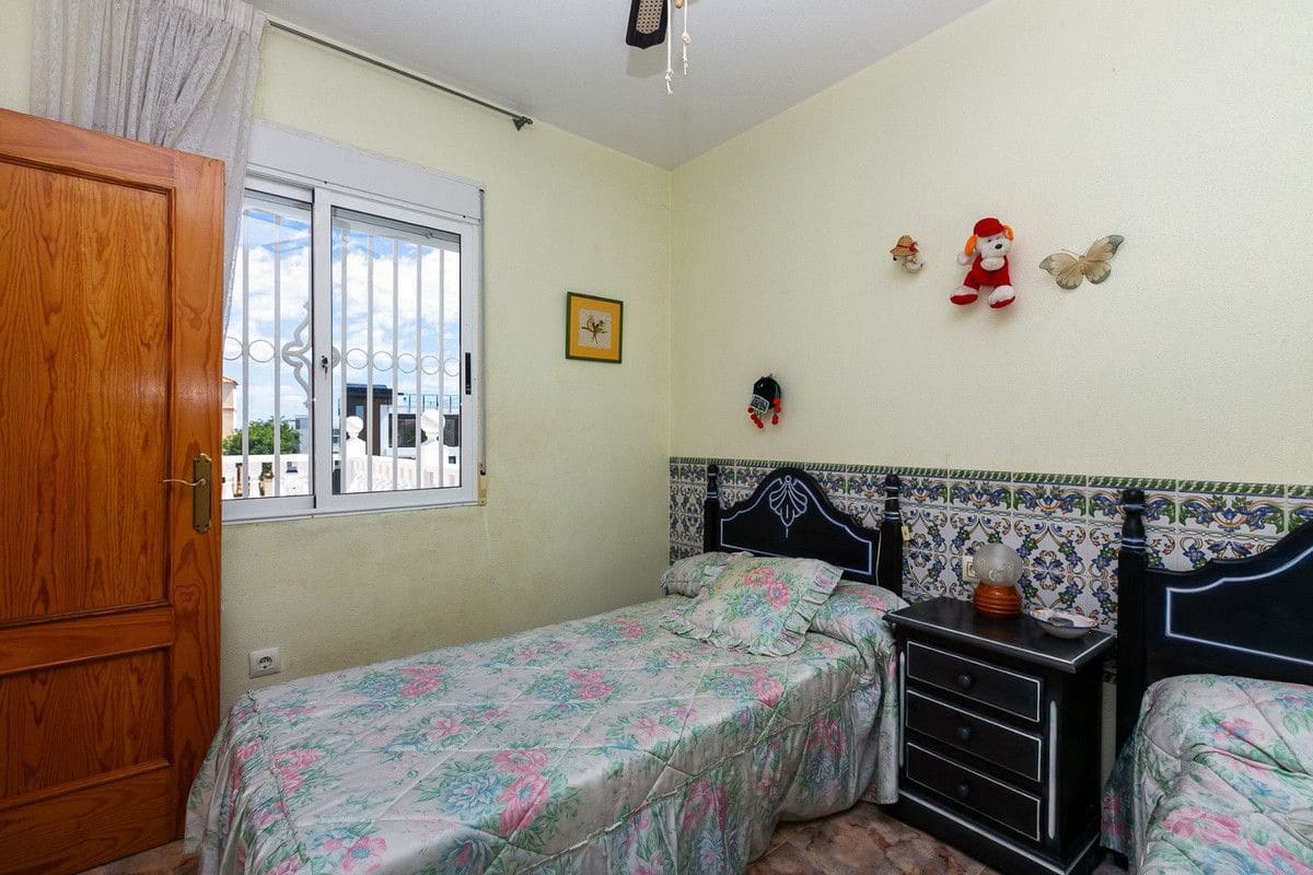 4 bedroom Villa for sale in Torrevieja - € 560,000 (Ref: 10017854)
