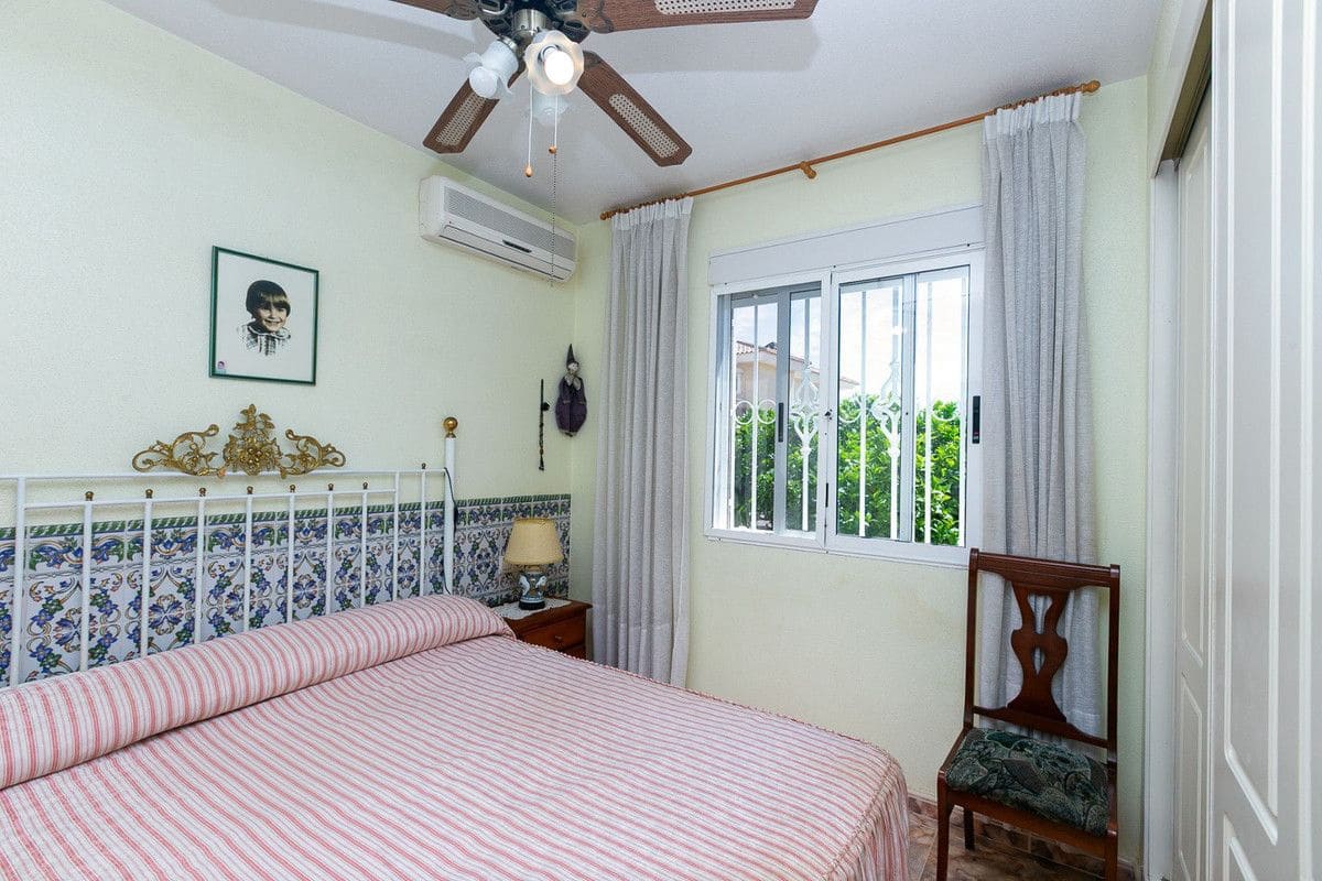 4 bedroom Villa for sale in Torrevieja - € 560,000 (Ref: 10017854)