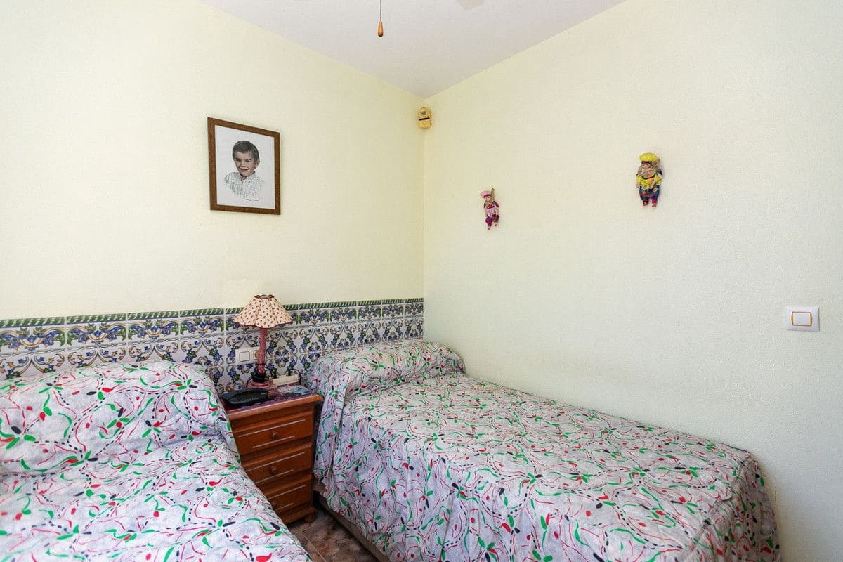 4 bedroom Villa for sale in Torrevieja - € 560,000 (Ref: 10017854)