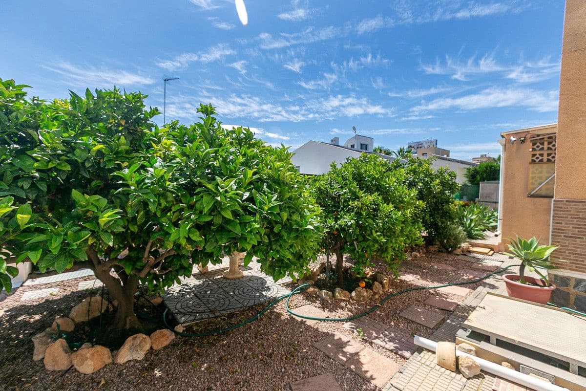 4 bedroom Villa for sale in Torrevieja - € 560,000 (Ref: 10017854)