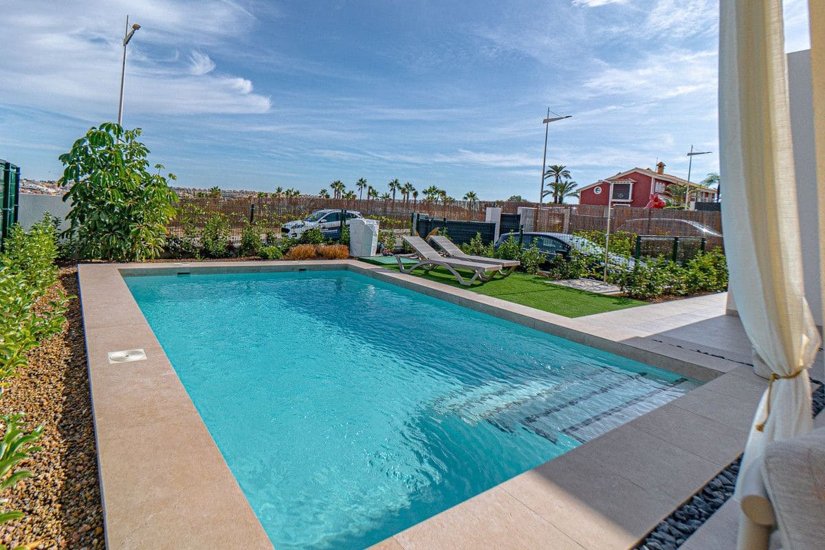 3 bedroom Villa for sale in Algorfa - € 630,000 (Ref: 10017856)