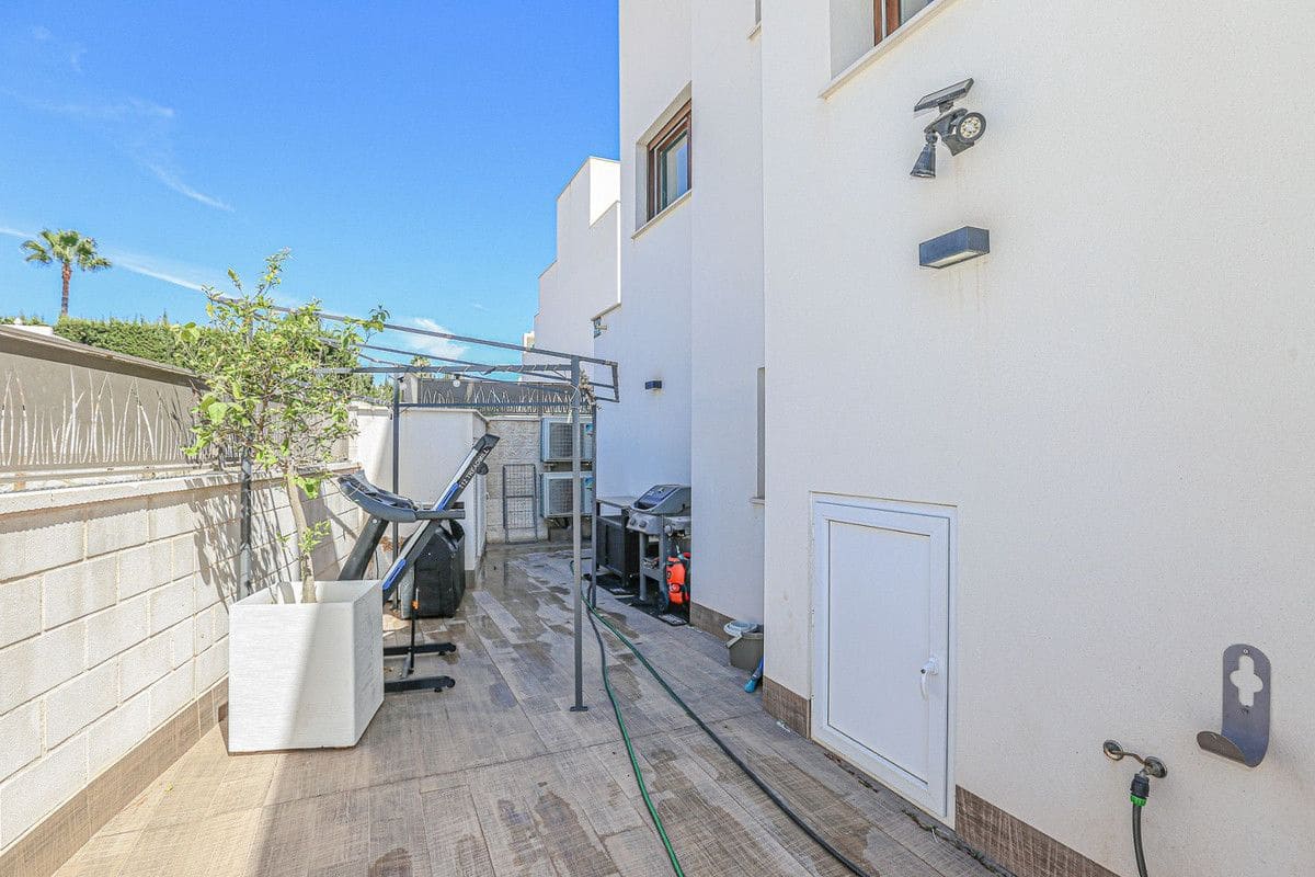 3 bedroom Villa for sale in Rojales - € 550,000 (Ref: 10017858)